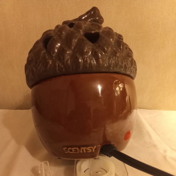 Scentsy Fall Acorn Electric Tart Warmer - Picture 2 of 12